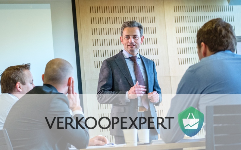 Verkoopexpert Jan-Willem Seip geeft een training over acquisitie
